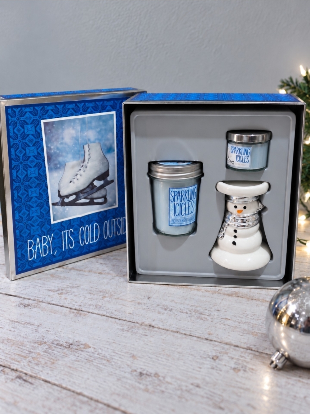 Retired 2013 Bath And Body Works Baby It’s Cold Outside Tin With Candles &holder